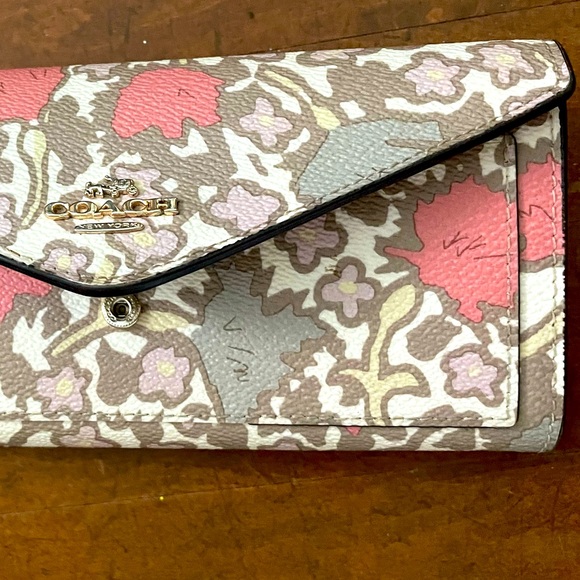 Coach Large Wallet - Picture 1 of 7